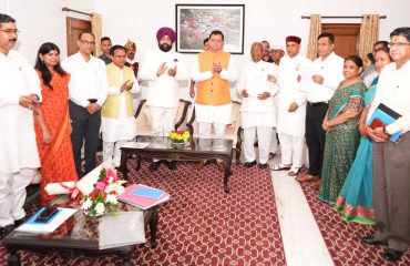 राजभवन में राज्यपाल लेफ्टिनेंट जनरल गुरमीत सिंह (से नि) के समक्ष प्रजापिता ब्रह्मकुमारी ईश्वरीय विश्वविद्यालय और समग्र शिक्षा अभियान व उच्च शिक्षा विभाग के मध्य तीन वर्ष के लिए नशा मुक्त भारत अभियान के तहत हुआ एमओयू।