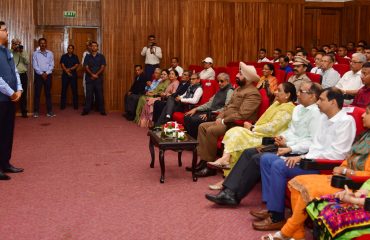 राजभवन ऑडिटोरियम में ‘‘साइंस ऑफ जॉयफुल लिविंग’’ सेमिनार में प्रतिभाग करते हुए राज्यपाल लेफ्टिनेंट जनरल गुरमीत सिंह (से नि) साथ में प्रथम महिला श्रीमती गुरमीत कौर।