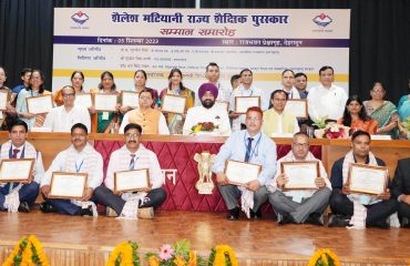 Governor Lt Gen Gurmit Singh (Retd) with teachers who received 