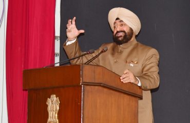 Governor Lt. Gen. Gurmeet Singh (Retd) addresses the “Science of Joyful Living” seminar.