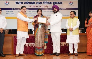 Governor Lt. Gen. Gurmit Singh (Retd) honours teachers with “Shailesh Matiani State Educational Award” at Raj Bhawan along with Chief Minister Pushkar Singh Dhami and Education Minister Dr. Dhan Singh Rawat.