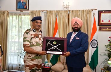 राज्यपाल से आईटीबीपी के महानिदेशक अनीश दयाल सिंह ने शिष्टाचार भेंट की।