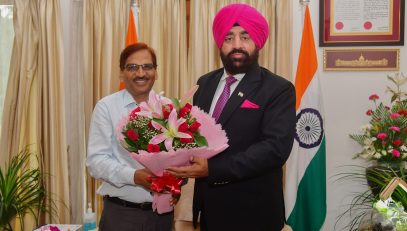 Additional Director Horticulture, Dr. R.K. Singh paid a courtesy visit on Governor Lt Gen Gurmit Singh (Retd)