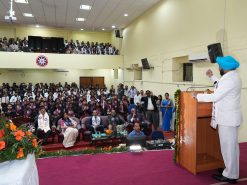 इक्फाई विश्वविद्यालय, देहरादून के 10वें दीक्षांत समारोह को संबोधित करते हुए राज्यपाल लेफ्टिनेंट जनरल गुरमीत सिंह (से नि)।