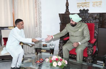 Governor Lt Gen Gurmit Singh (Retd) listens to the problems of ex-servicemen and their dependents at Raj Bhawan.