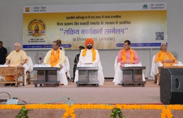 Governor Lt Gen Gurmit Singh (Retd) participates in the program organized at Dev Sanskriti University, Haridwar.