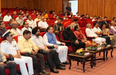 राजभवन में आयोजित कार्यक्रम में लघु फिल्म ‘‘देवभूमि में कर्तव्य पथ पर दो वर्ष’ को देखते हुए राज्यपाल लेफ्टिनेंट जनरल गुरमीत सिंह (से नि) एवं मुख्यमंत्री पुष्कर सिंह धामी।