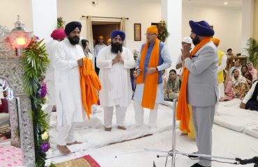 Governor Lt Gen Gurmit Singh (Retd) pays obeisance before the holy Sri Guru Granth Sahib.