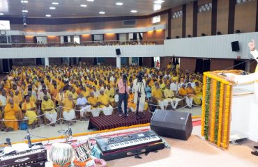 Governor Lt Gen Gurmit Singh (Retd) addresses the program organized at Dev Sanskriti University, Haridwar.