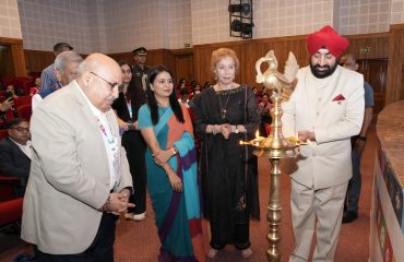 ‘‘वुमेनोवेटर क्रिएटर्स फेस्ट-2023’’ कार्यक्रम का शुभारंभ करते हुए राज्यपाल लेफ्टिनेंट जनरल गुरमीत सिंह (से नि)।
