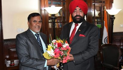 Vice Chancellor of Kumaon University, Nainital, Prof. Diwan Singh Rawat pays courtesy call on Governor Lt Gen Gurmit Singh (Retd.).