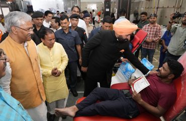 Governor Lt Gen Gurmit Singh (Retd) meeting the people donating blood in the “Mega Blood Donation Camp” program organized by Devbhoomi Vikas Sansthan.