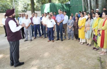 Governor Lt Gen Gurmit Singh (Retd) with all the officers and personnel of Raj Bhawan under the 'Swachhta Hi Seva Abhiyan'.