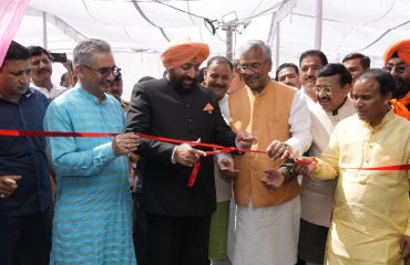 Governor Lt Gen Gurmit Singh (Retd) inaugurating the “Mega Blood Donation Camp” organized by Devbhoomi Vikas Sansthan at Race Course, Dehradun.