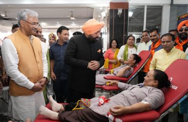 Governor Lt Gen Gurmit Singh (Retd) meeting the people donating blood in the “Mega Blood Donation Camp” program organized by Devbhoomi Vikas Sansthan.