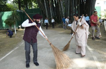 Governor Lt Gen Gurmit Singh (Retd) and First Lady Smt. Gurmeet Kaur participate in the cleanliness campaign under the 'Swachhta Hi Seva Abhiyan' at Raj Bhawan.