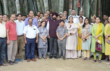 Governor Lt Gen Gurmit Singh (Retd) with all the officers and personnel of Raj Bhawan under the 'Swachhta Hi Seva Abhiyan'.