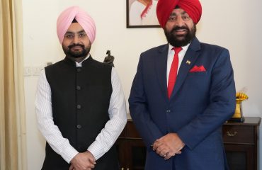 Chief Secretary Dr. S.S. Sandhu pays courtesy call on Governor Lt Gen Gurmit Singh (Retd).
