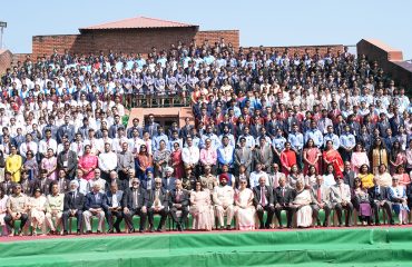 Governor Lt Gen Gurmit Singh (Retd) with students in the Military History Seminar program.