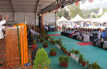 Governor Lt Gen Gurmit Singh (Retd) addresses the National SARAS Livelihood Fair-2023 program.