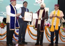 Governor Lt Gen Gurmit Singh (Retd) honors ISRO Chairman Shri S. Somnath and retired professor IIT Kanpur Prof. HC Verma with honorary degrees.;?>