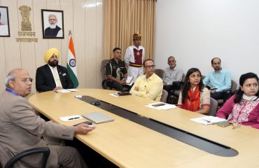 Vice Chancellor Prof Omkar Singh gave a presentation before Governor Lt Gen Gurmit Singh (Retd.) regarding the Inventory Management System prepared by UTU.