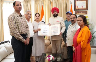 18-10-2023:Governor Lt Gen Gurmit Singh (Retd) unveiled the public awareness campaign against TB “TB Seal” of TB Association of Uttarakhand at Raj Bhawan.