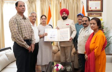 18-10-2023:Governor Lt Gen Gurmit Singh (Retd) unveiled the public awareness campaign against TB “TB Seal” of TB Association of Uttarakhand at Raj Bhawan.