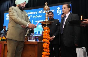 001Governor Lt Gen Gurmit Singh (Retd) inaugurates the workshop organized on the 18th anniversary of the Right to Information Act at Raj Bhawan.