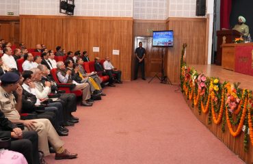 Governor Lt Gen Gurmit Singh (Retd) addresses the workshop.