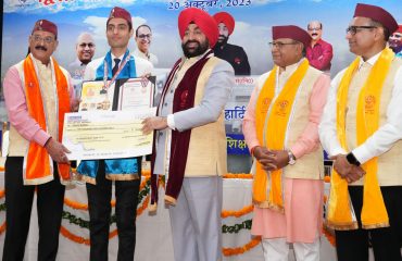 Governor Lt Gen Gurmit Singh (Retd) honours the students in the program.