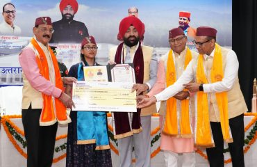 Governor Lt Gen Gurmit Singh (Retd) honours the students in the program.