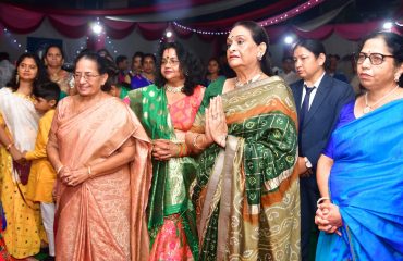 First Lady Smt. Gurmeet Kaur participated in the Navratri celebrations organized by Gujarati Samaj Samiti, Dehradun.