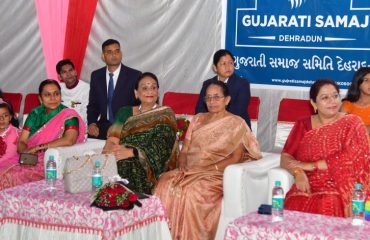 नवरात्रि के अवसर पर आयोजित समारोह में प्रतिभाग करती हुईं प्रथम महिला श्रीमती गुरमीत कौर।