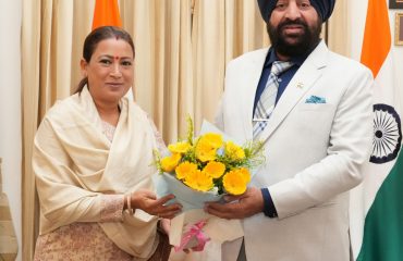 Cabinet Minister Smt. Rekha Arya pays courtesy call on GovernorLt Gen Gurmit Singh (Retd).