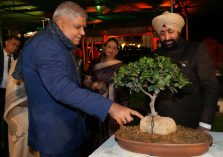 Vice President Shri Jagdeep Dhankar along with Governor Lt Gen Gurmit Singh (Retd.) visit the Bonsai Garden.;?>