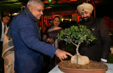 Vice President Shri Jagdeep Dhankar along with Governor Lt Gen Gurmit Singh (Retd.) visit the Bonsai Garden.