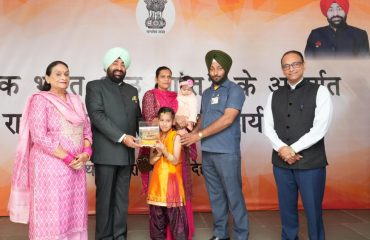 First Lady Mrs. Gurmeet Kaur participating with the women of Raj Bhawan family on the occasion of Karva Chauth.