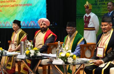 दून विश्वविद्यालय के चतुर्थ दीक्षांत समारोह में प्रतिभाग करते हुए राज्यपाल लेफ्टिनेंट जनरल गुरमीत सिंह (से नि)।