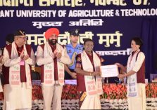 President Smt. Draupadi Murmu and Governor Lt Gen Gurmit Singh (Retd) present the degree to a student at the convocation ceremony.;?>