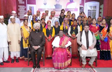 President Smt. Draupadi Murmu and Governor Lt Gen Gurmit Singh (Retd) with Women from Tribal Groups (PVTG).