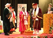 President Smt. Draupadi Murmu inaugurates the 11th convocation of Hemwati Nandan Bahuguna Garhwal Central University along with the Governor and Chief Minister.;?>