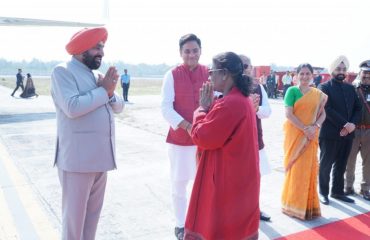 Governor Lt Gen Gurmit Singh (Retd) bids farewell to President Smt. Draupadi Murmu at Jolly Grant Airport.