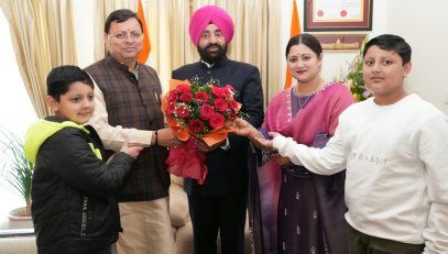 Chief Minister Shri Pushkar Singh Dhami meets Governor and extends his greetings and best wishes for Diwali.