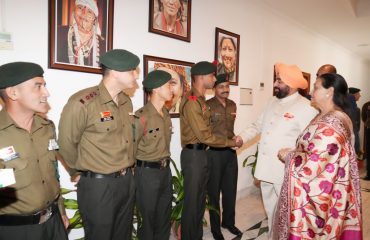 Governor Lt Gen Gurmit Singh (Retd) in conversation with the army personnel deployed in Dehradun.
