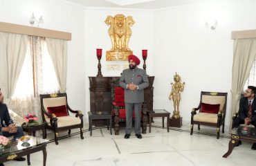 झारखंड का राज्य स्थापना दिवस के अवसर पर झारखंड के छात्रों से संवाद करते हुए राज्यपाल लेफ्टिनेंट जनरल गुरमीत सिंह (से नि)।