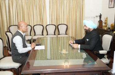 Secretary Disaster Management Dr. Ranjit Kumar Sinha pays courtesy call on Governor Lt Gen Gurmit Singh (Retd.)