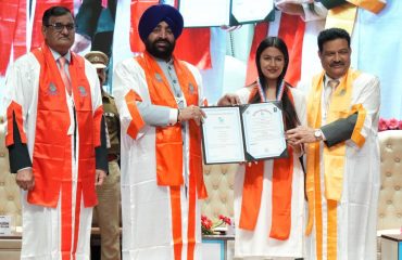 Governor Lt Gen Gurmit Singh (Retd) presents gold medals and degrees to thee students.