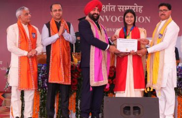 Governor Lt Gen Gurmit Singh (Retd) honors Harshita Chauhan of 2018 batch with Best Nursing Graduate Award.