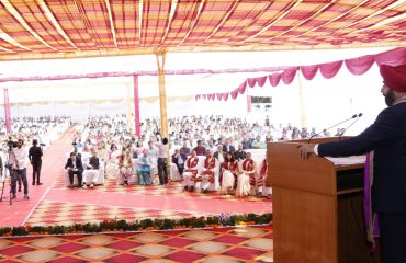 विश्वविद्यालय के 6वें दीक्षांत समारोह को संबोधित करते हुए राज्यपाल लेफ्टिनेंट जनरल गुरमीत सिंह (से नि)।